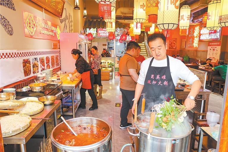 甘肃省商务厅 - 甘肃日报 “麻辣烫”带动天水旅游综合收入超20亿元